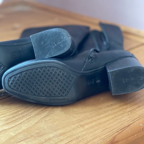 Gently worn tall, heeled boots. - Picture 5 of 5